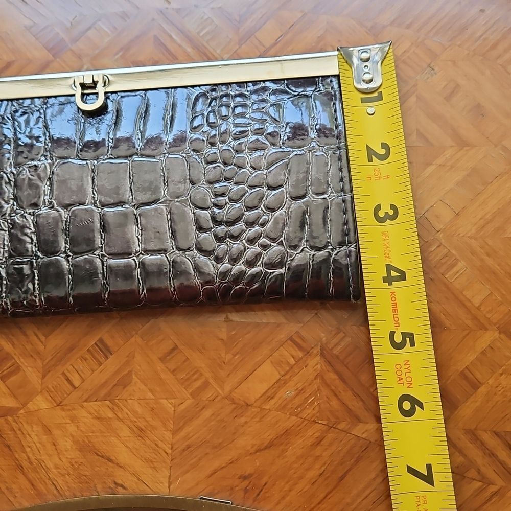 Crocodile-Embossed Wallet - Picture 5 of 5